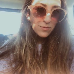 Meet your Posher, Ana maria